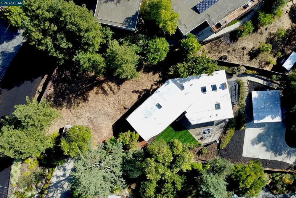 11 Las Palomas Orinda, CA 94563