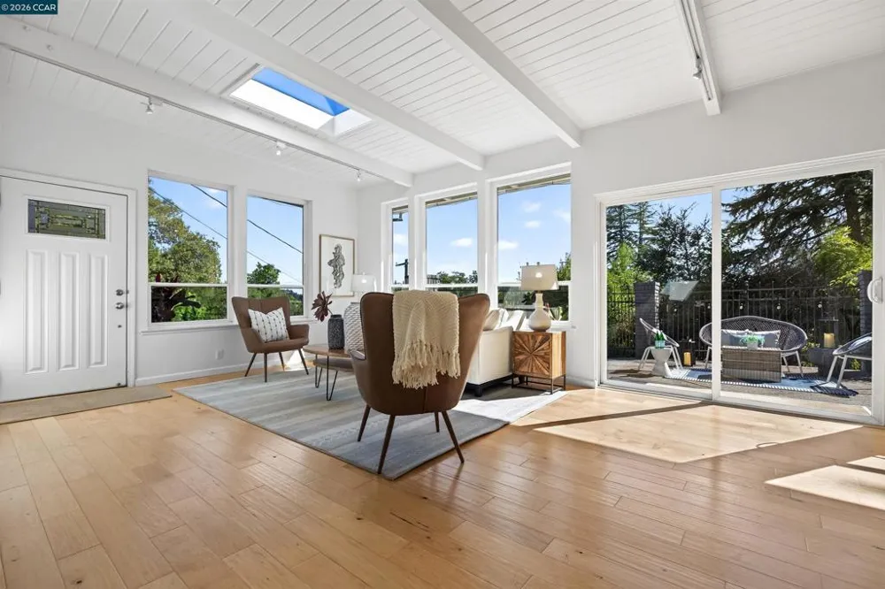 11 Las Palomas Orinda, CA 94563