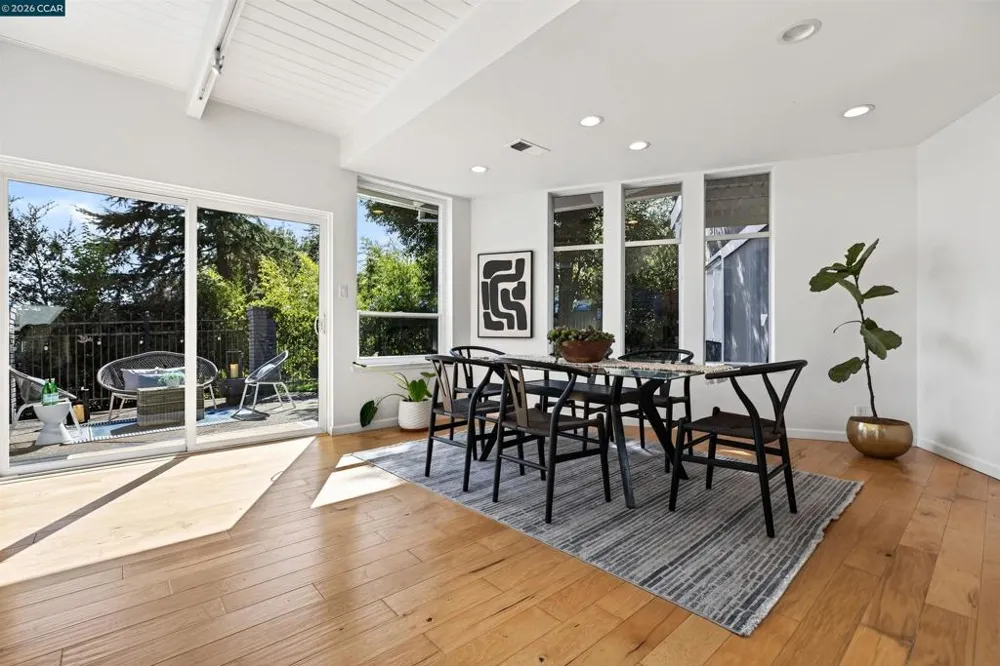 11 Las Palomas Orinda, CA 94563
