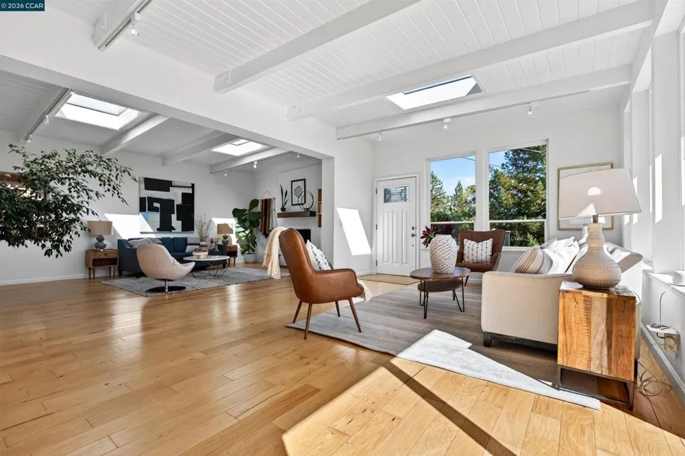 11 Las Palomas Orinda, CA 94563