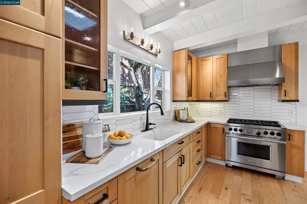 11 Las Palomas Orinda, CA 94563