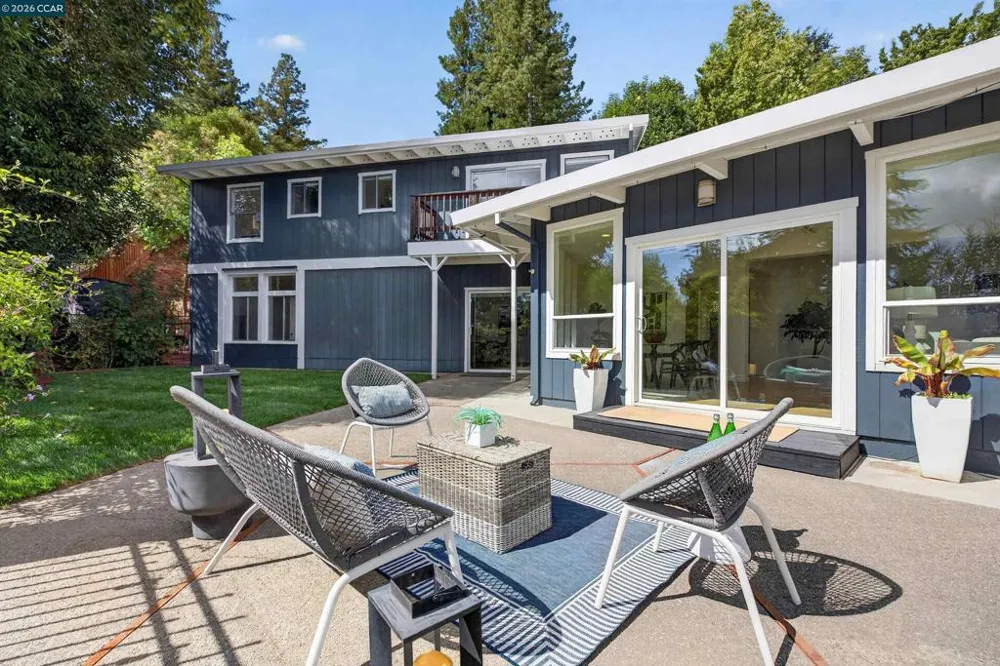 11 Las Palomas Orinda, CA 94563