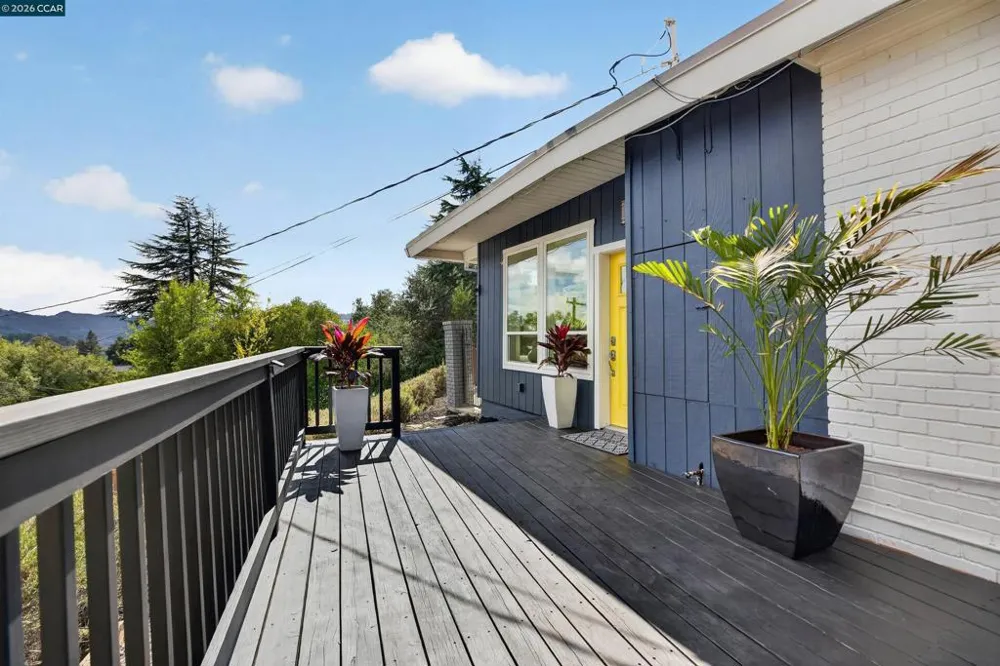 11 Las Palomas Orinda, CA 94563