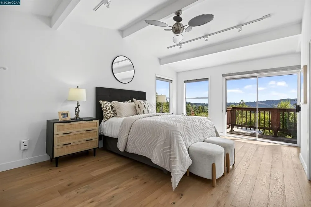 11 Las Palomas Orinda, CA 94563