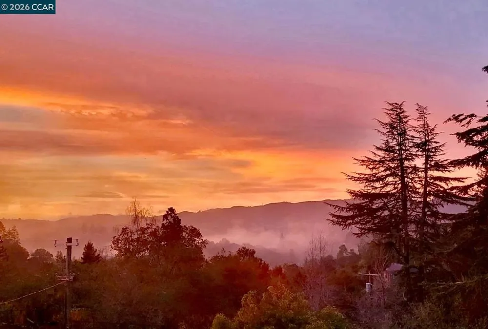11 Las Palomas Orinda, CA 94563