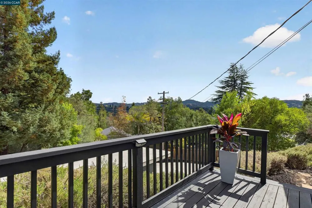 11 Las Palomas Orinda, CA 94563