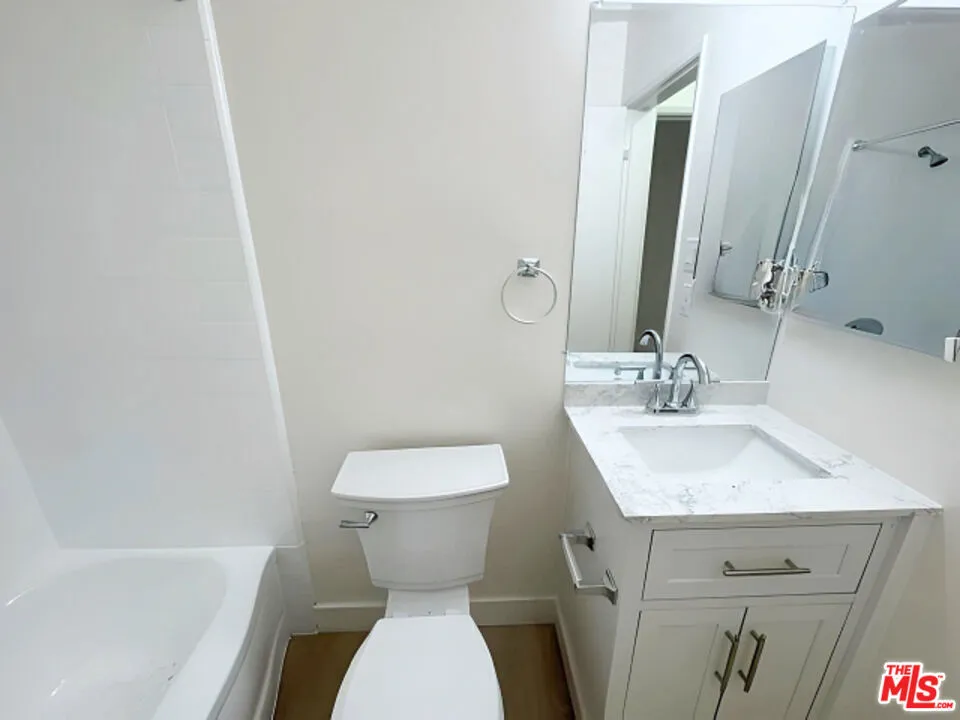 5030 Maplewood Avenue #105 Los Angeles, CA 90004