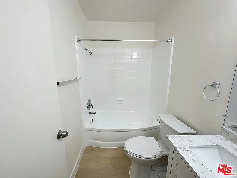 5030 Maplewood Avenue #105 Los Angeles, CA 90004