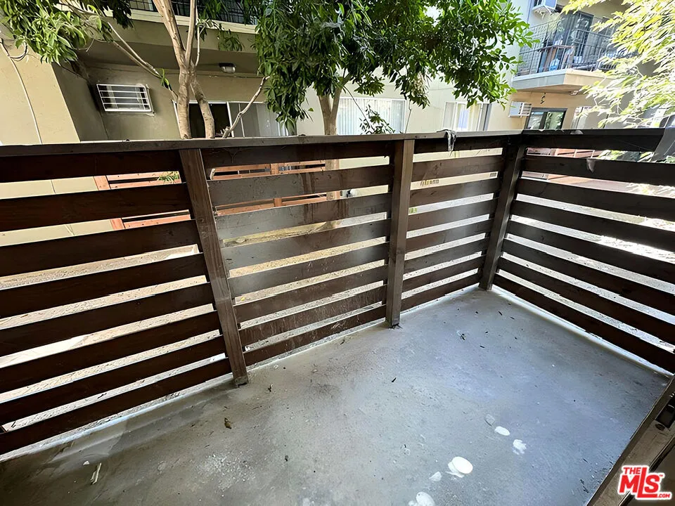 5030 Maplewood Avenue #105 Los Angeles, CA 90004