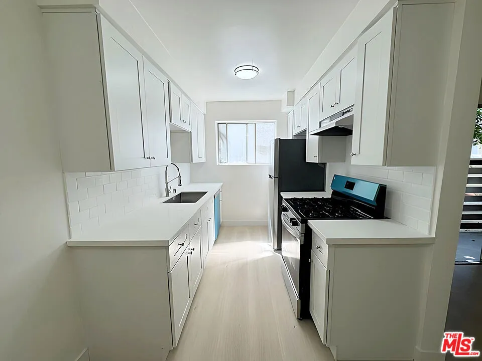 5030 Maplewood Avenue #105 Los Angeles, CA 90004