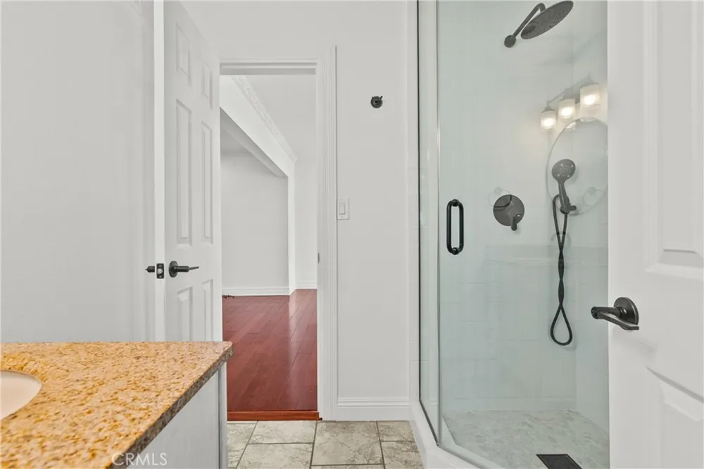 23036 Burbank Woodland Hills, CA 91367