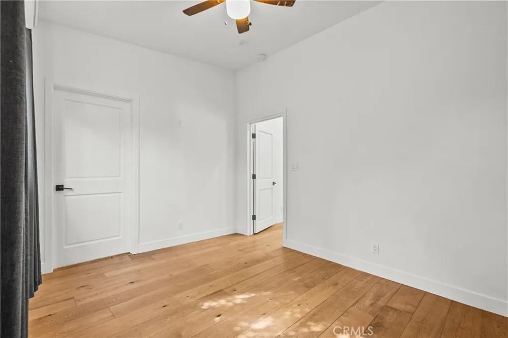 23036 Burbank Woodland Hills, CA 91367