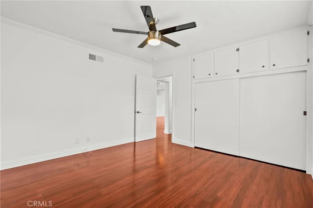 23036 Burbank Woodland Hills, CA 91367