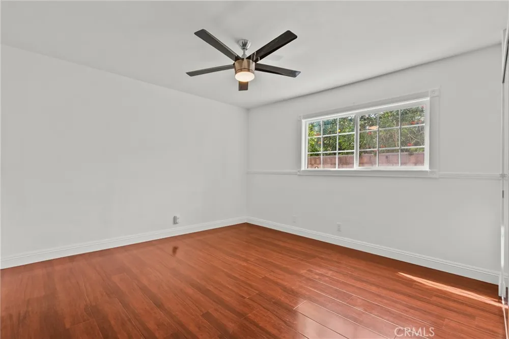 23036 Burbank Woodland Hills, CA 91367