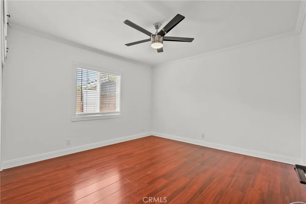 23036 Burbank Woodland Hills, CA 91367