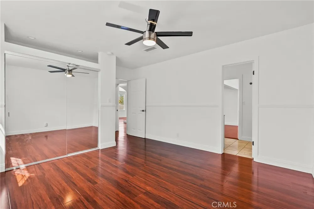 23036 Burbank Woodland Hills, CA 91367