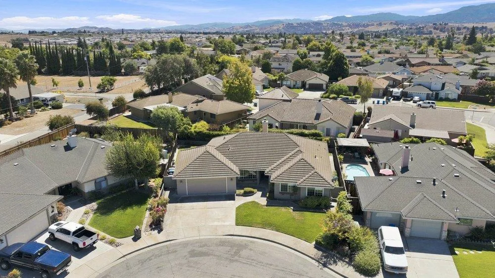 1611 Napa Court Hollister, CA 95023
