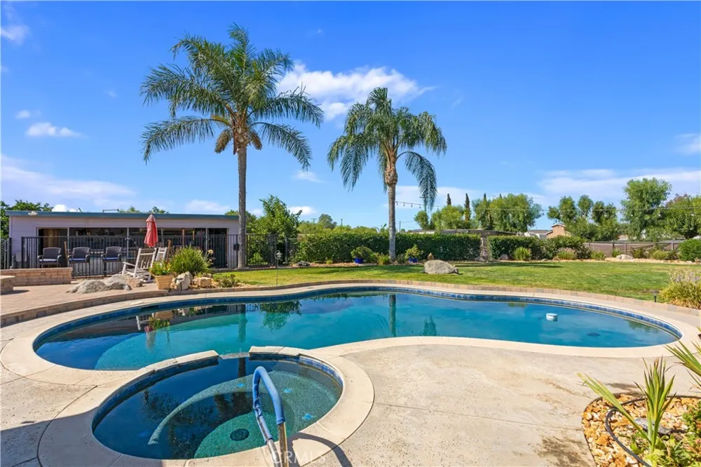 27753 Calle De Leon Romoland, CA 92585