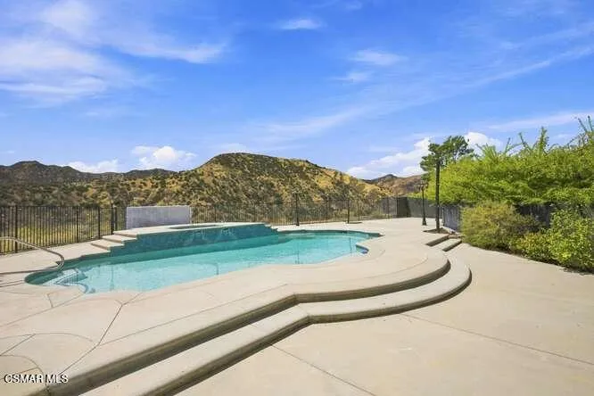 32604 Ridge Top Lane Castaic, CA 91384