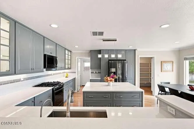 32604 Ridge Top Lane Castaic, CA 91384