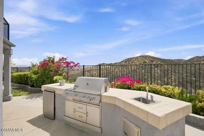32604 Ridge Top Lane Castaic, CA 91384