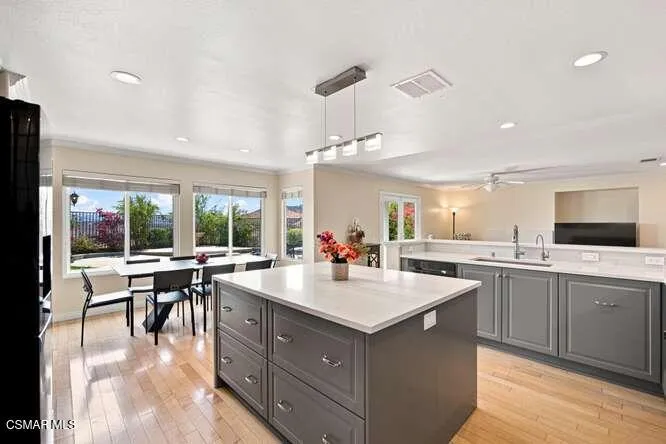 32604 Ridge Top Lane Castaic, CA 91384