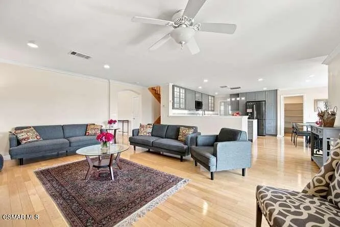 32604 Ridge Top Lane Castaic, CA 91384