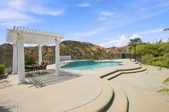 32604 Ridge Top Lane Castaic, CA 91384