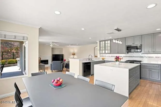 32604 Ridge Top Lane Castaic, CA 91384