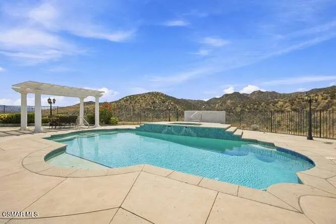 32604 Ridge Top Lane Castaic, CA 91384