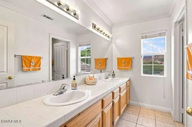 32604 Ridge Top Lane Castaic, CA 91384