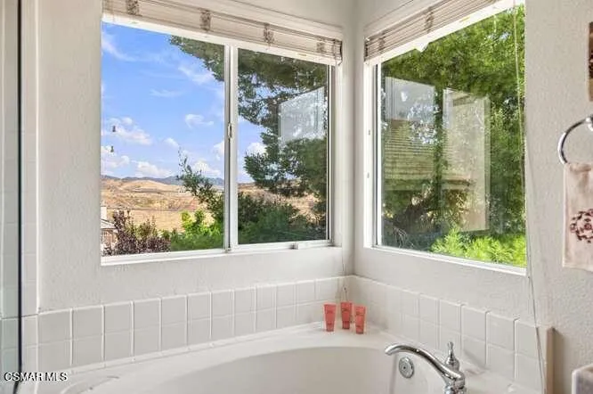 32604 Ridge Top Lane Castaic, CA 91384