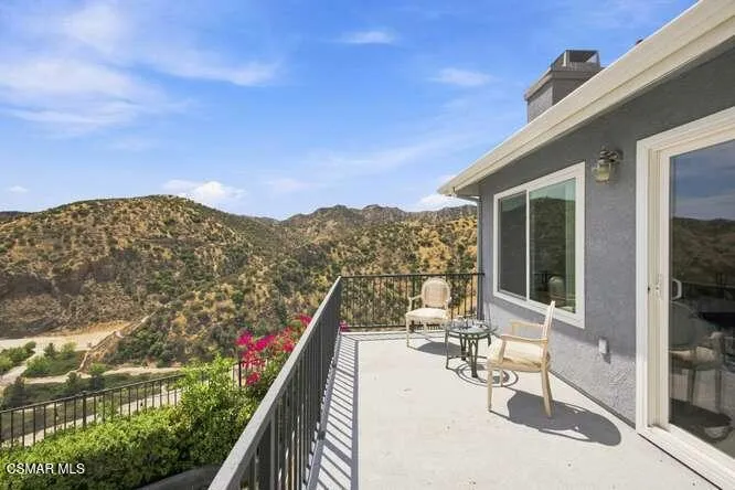 32604 Ridge Top Lane Castaic, CA 91384