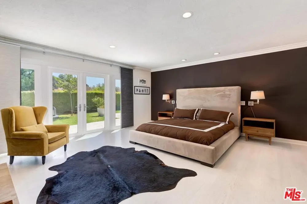 3063 Deep Canyon Drive Beverly Hills, CA 90210