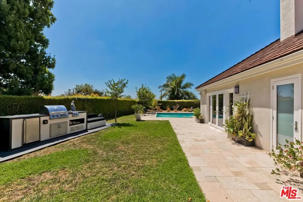 3063 Deep Canyon Drive Beverly Hills, CA 90210