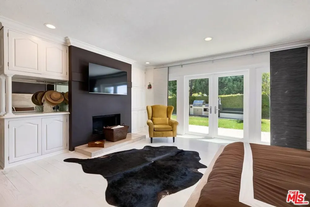 3063 Deep Canyon Drive Beverly Hills, CA 90210