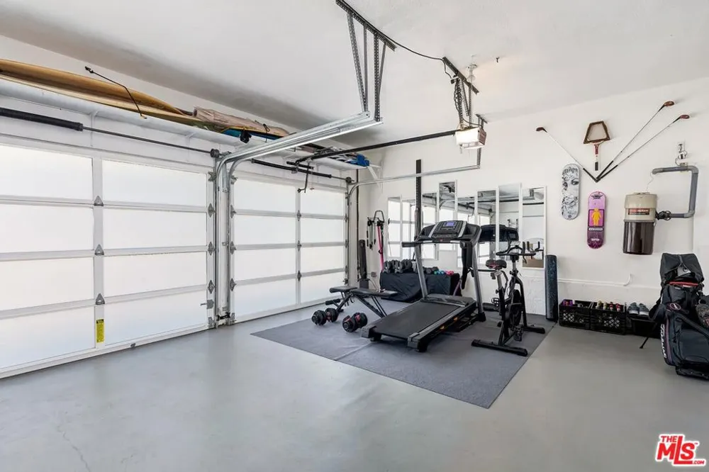 3063 Deep Canyon Drive Beverly Hills, CA 90210
