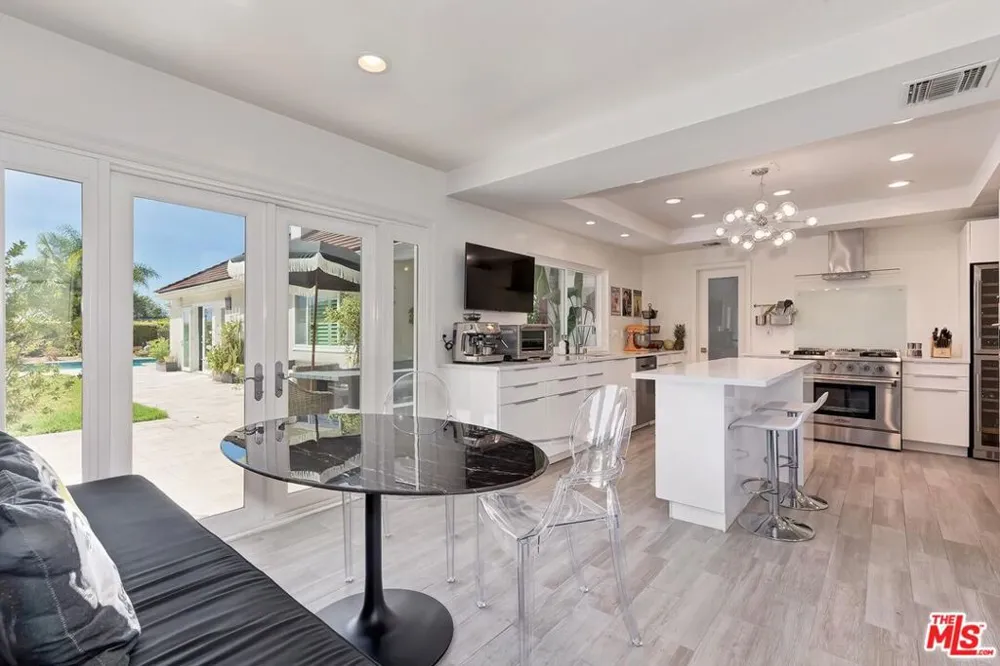 3063 Deep Canyon Drive Beverly Hills, CA 90210
