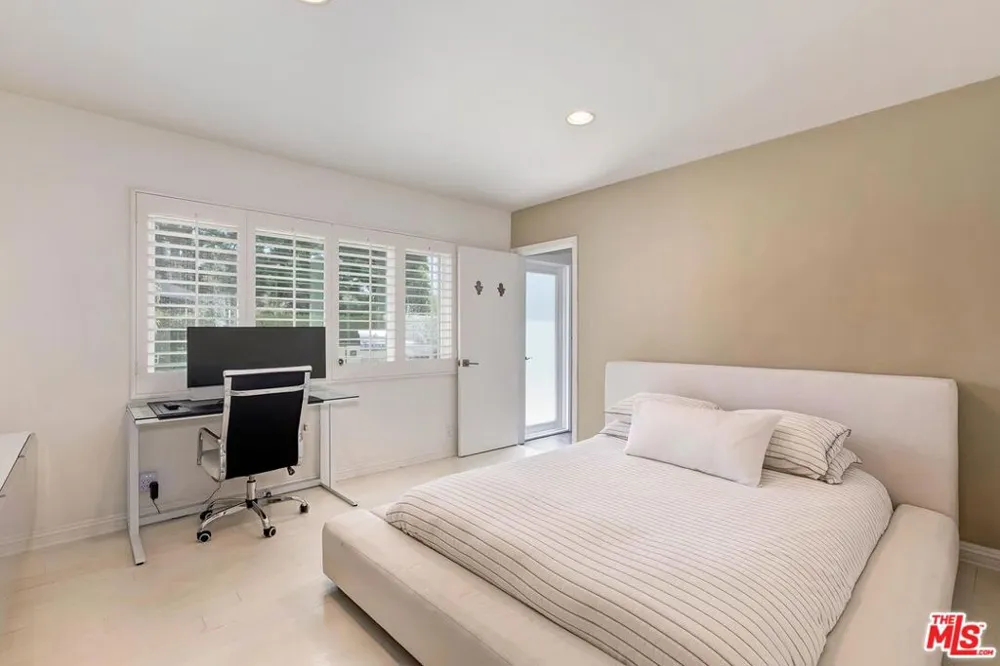 3063 Deep Canyon Drive Beverly Hills, CA 90210
