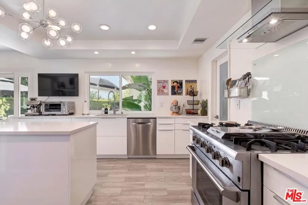 3063 Deep Canyon Drive Beverly Hills, CA 90210