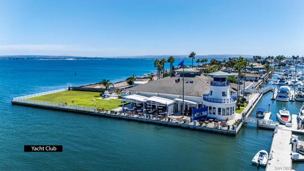 4 Antigua Ct Coronado, CA 92118