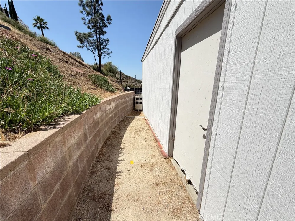 22895 Skylink Drive Canyon Lake, CA 92587