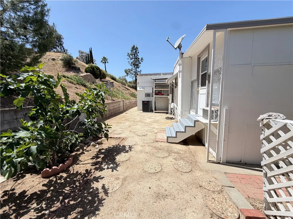22895 Skylink Drive Canyon Lake, CA 92587