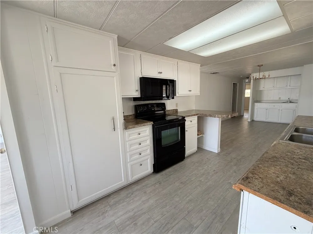 22895 Skylink Drive Canyon Lake, CA 92587