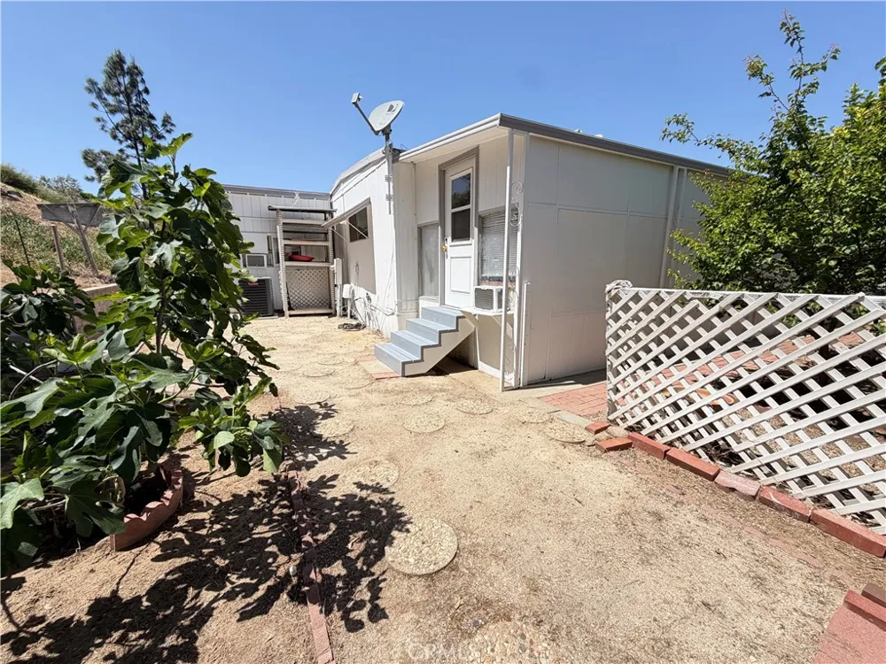 22895 Skylink Drive Canyon Lake, CA 92587