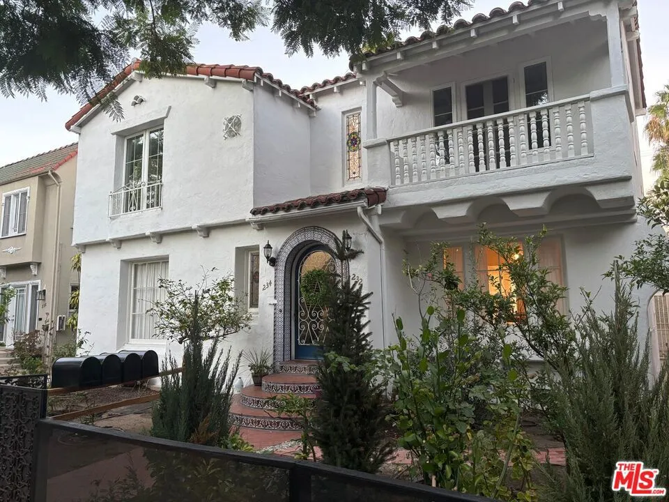 232 La Peer Drive Beverly Hills, CA 90211