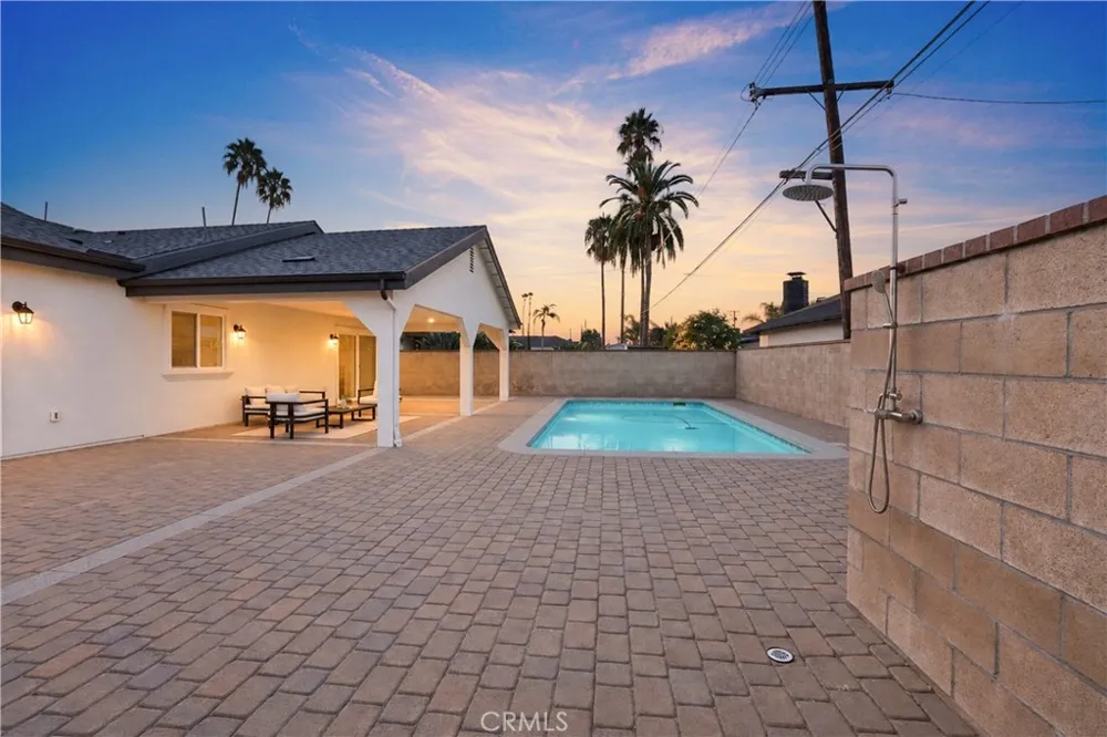 8550 Raviller Drive Downey, CA 90240