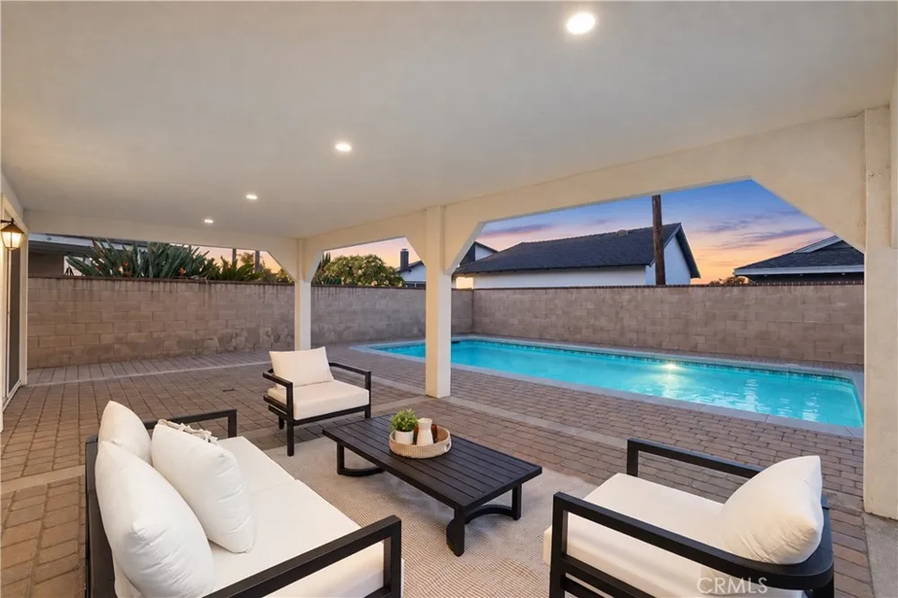 8550 Raviller Drive Downey, CA 90240