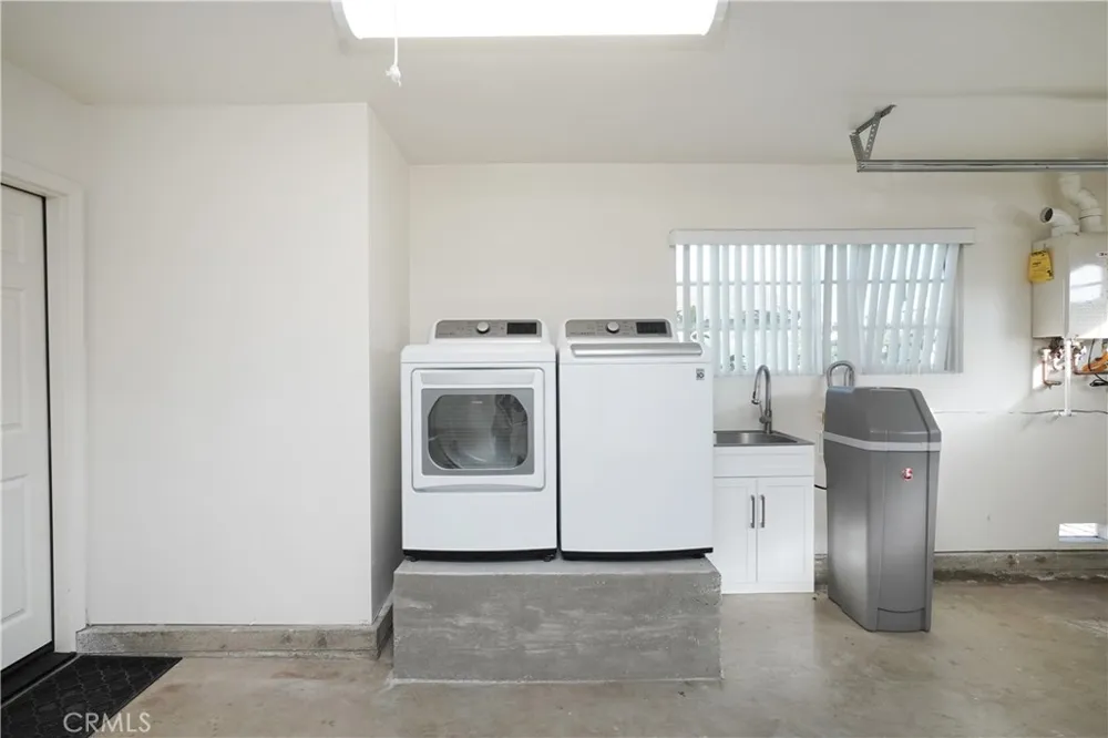 8550 Raviller Drive Downey, CA 90240
