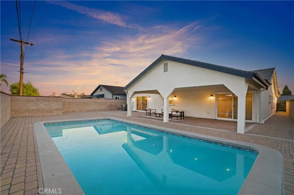 8550 Raviller Drive Downey, CA 90240